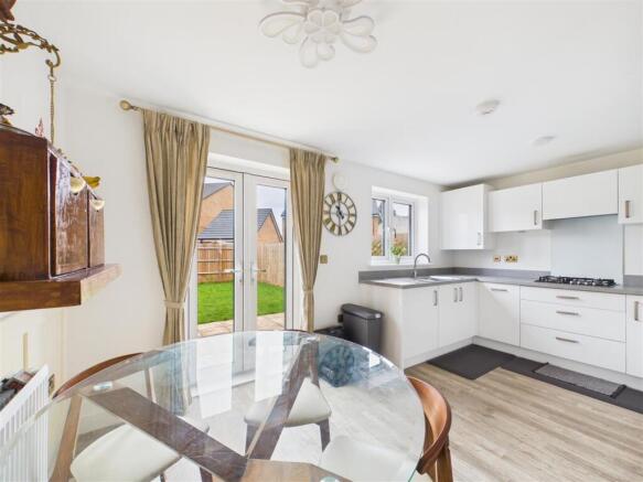 Kitchen/ Dining