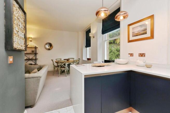 3 bed Flat for sale Image 11