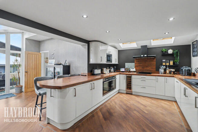 4 bed Semi-Detached for sale Image 3