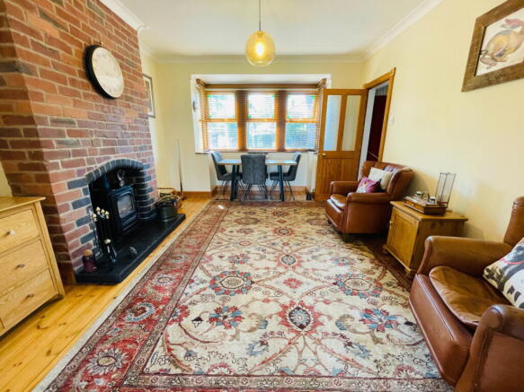 5 bed Detached for sale Image 8