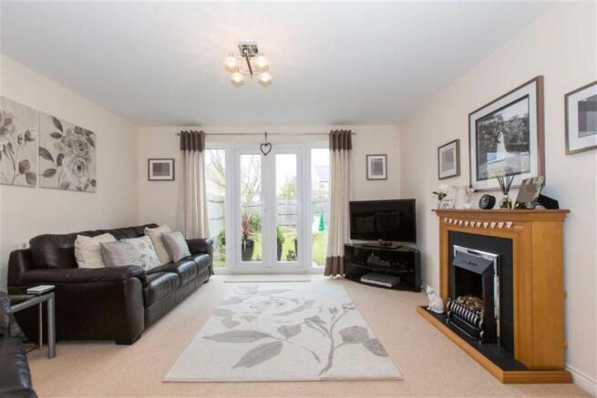 LIVING/DINING ROOM