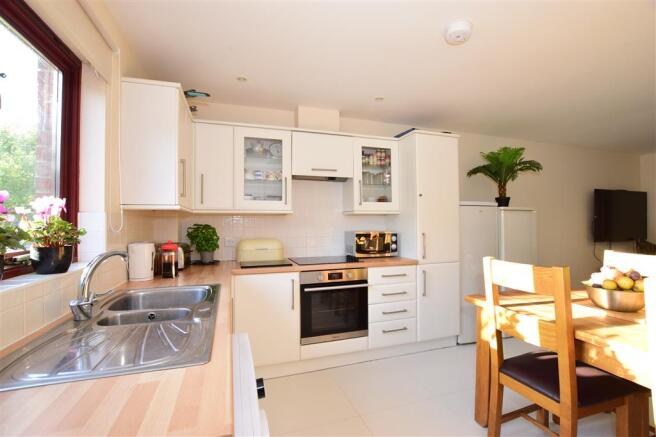 Kitchen/ Living Room