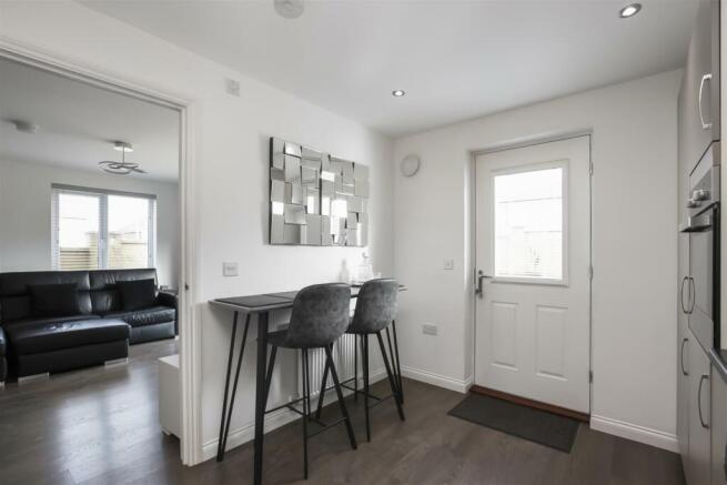 29 Russell Avenue_15.jpg