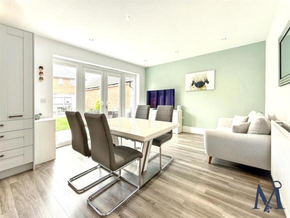 Kitchen / Living / Diner