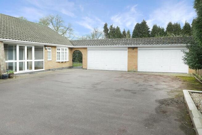 garages.JPG
