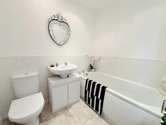 4 bed Town House for sale Image 10