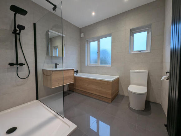 3 bed Semi-Detached to rent Image 5