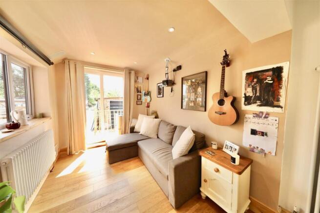 3 bed Semi-Detached for sale Image 12