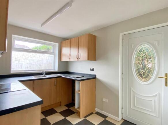 3 bed Semi-Detached for sale Image 6