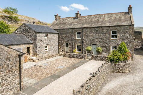 Twisleton Hall, Ingleton, Carnforth, LA6 3JH