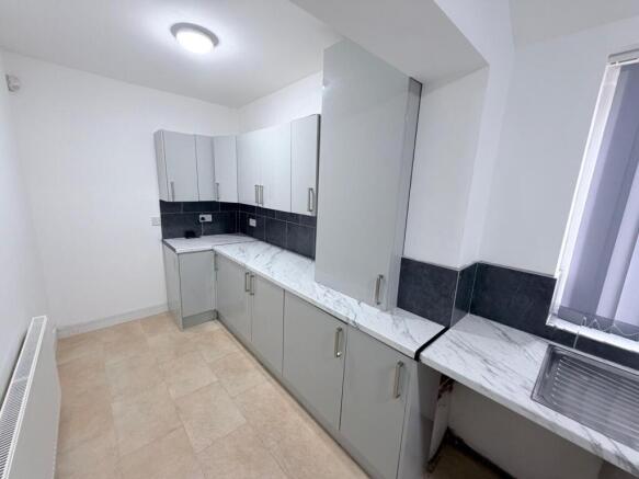 3 bed Semi-Detached to rent Image 4