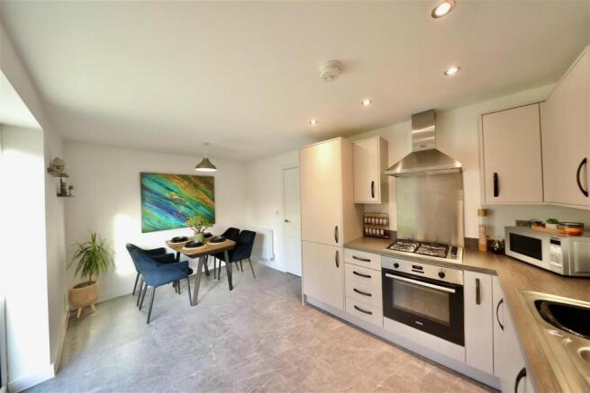 3 bed Semi-Detached for sale Image 4