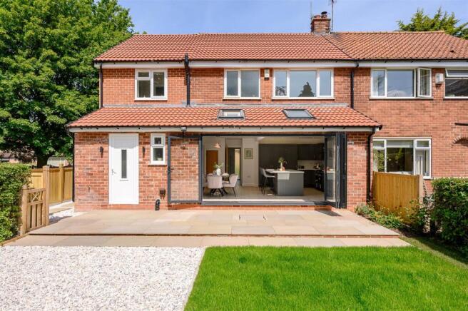 4 bed Semi-Detached for sale Image 5