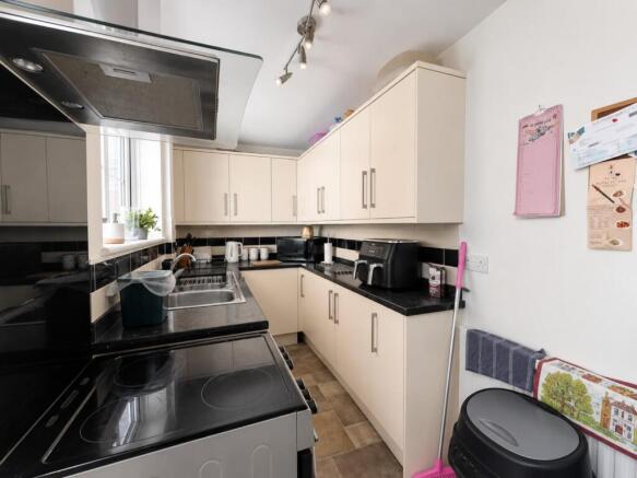 5 Severn View Parade - kitchen.jpg