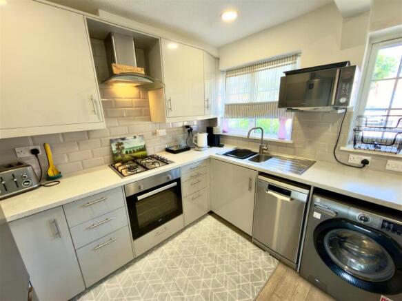 Kitchen 1.jpg