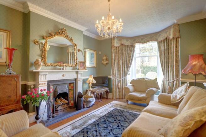 5 bed Detached for sale Image 6