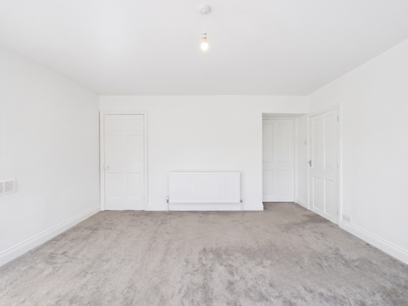 3 bed Terraced to rent Image 5