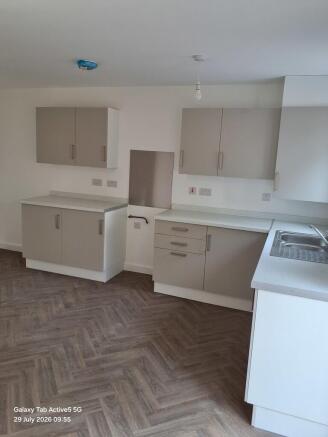 3 bed Semi-Detached to rent Image 7