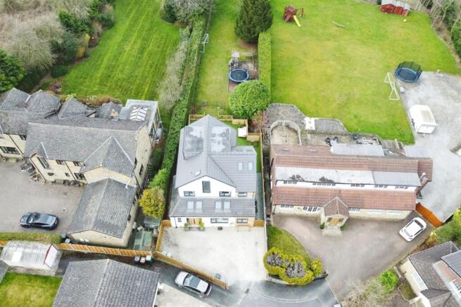 6 bed Detached for sale Image 6