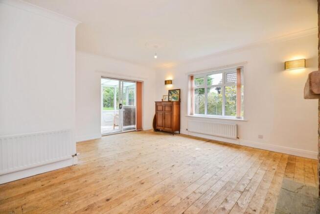 4 bed Bungalow for sale Image 4