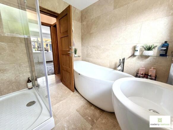 5 bed Bungalow for sale Image 12