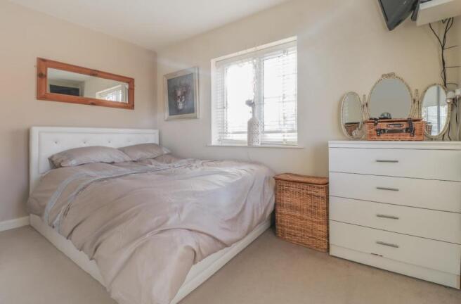 Bedroom 1.jpg