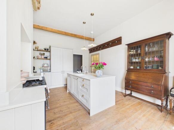 3 bed Apartment for sale Image 5