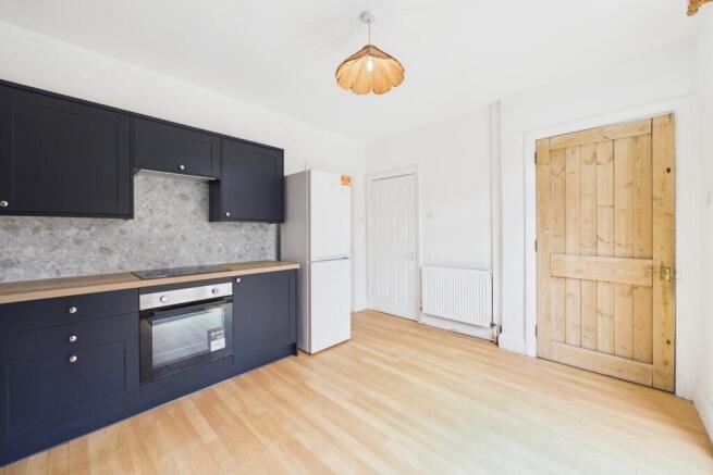 3 bed Terraced to rent Image 5