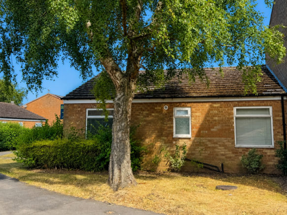2 bed Semi-Detached Bungalow for sale Image 10