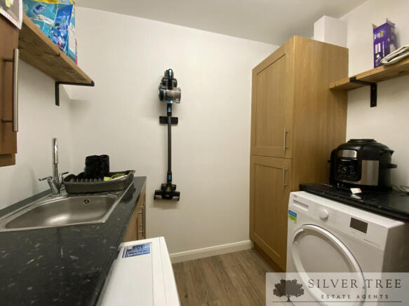 4 bed Detached for sale Image 11