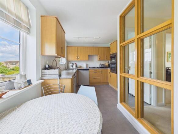 4 bed Town House for sale Image 9