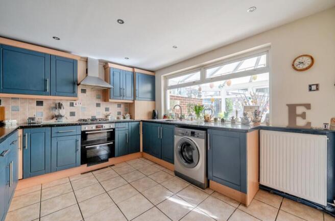 19 Charnwood Gardens (9).jpg