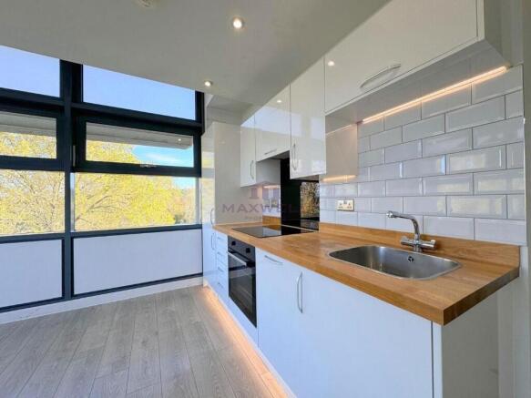 Edinburgh House, Edinburgh Gate, Harlow CM2 photo 3
