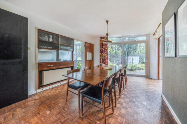 1369760-15-68f627...