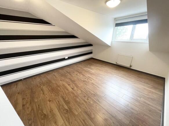 3 bed Apartment for sale Image 9