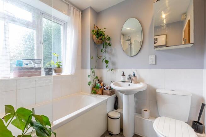 Lincombe Road, Downend Bathroom 2.jpg