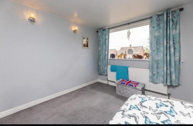 4 bed Semi-Detached for sale Image 7