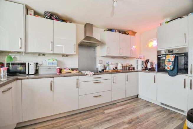 4 bed Semi-Detached for sale Image 6