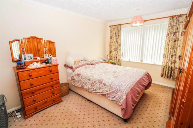 2 bed Bungalow for sale Image 6