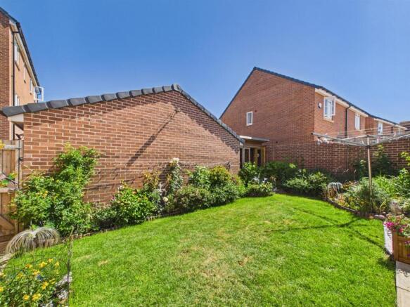 4 bed Detached for sale Image 11