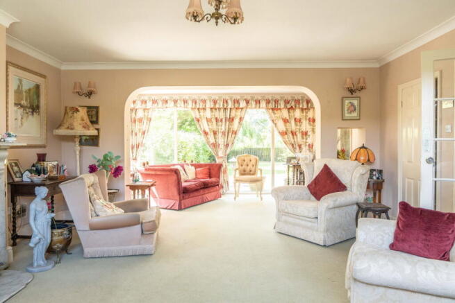 4 bed Detached for sale Image 8