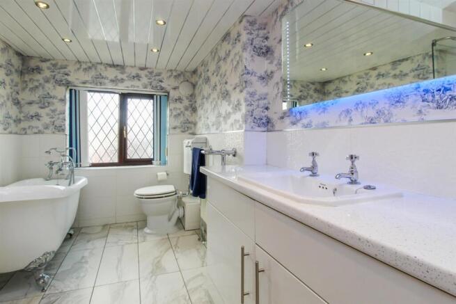 BATHROOM/W.C.