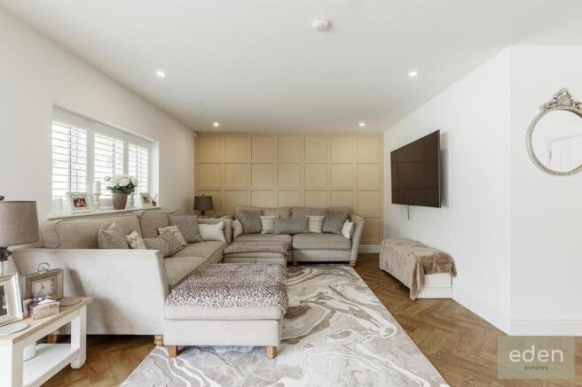 LOUNGE/KITCHEN/DINING ROOM