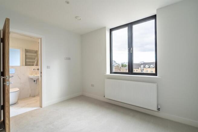 4 bed Town House for sale Image 12