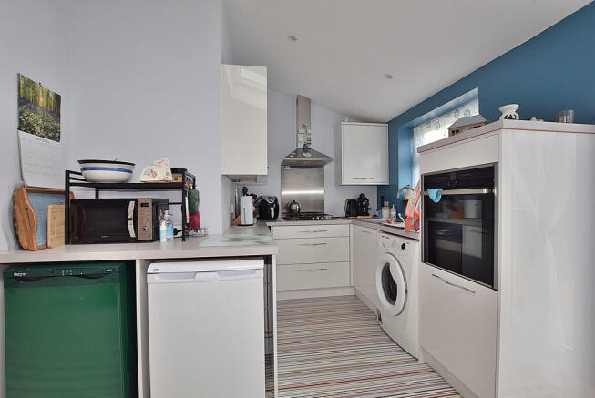4 bed Semi-Detached for sale Image 11