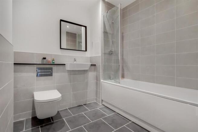8_Bathroom-0.jpg