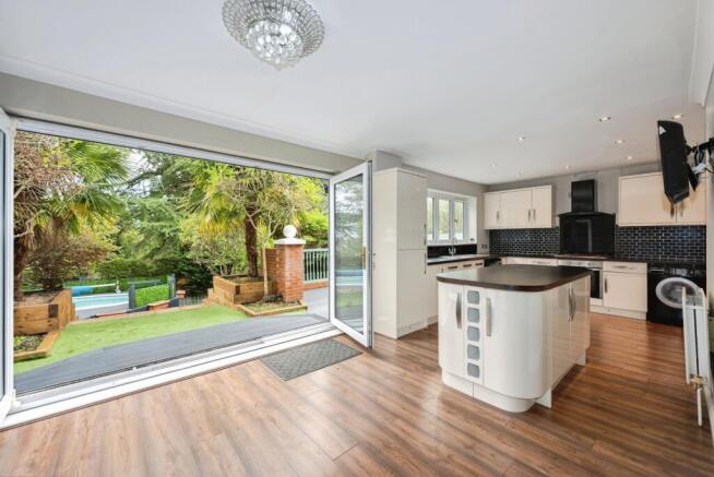 Hadley Wood Rise, Kenley, CR8 photo 3