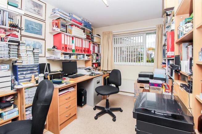 4 bed Semi-Detached for sale Image 10