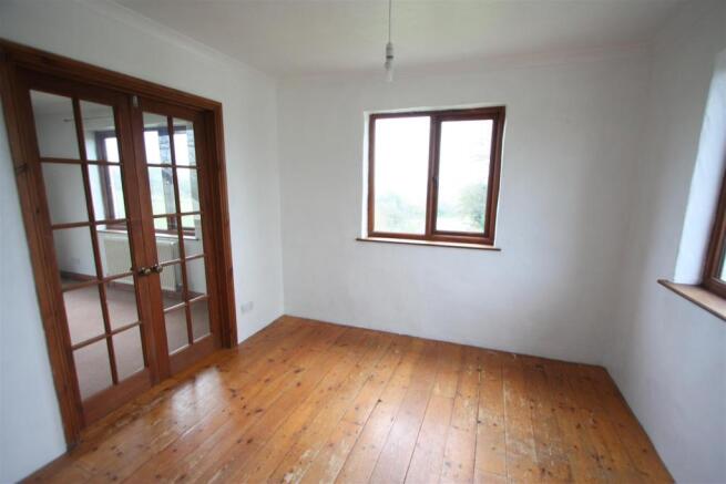 Angarrek Dining Room