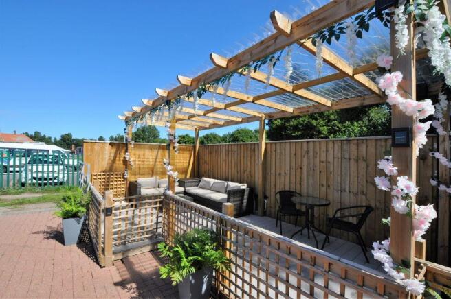 6 bed Semi-Detached for sale Image 10